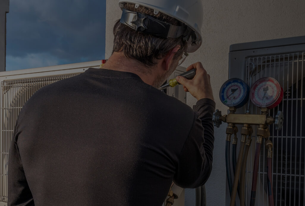 Travailleurs sur pompes de chaleur / climatisation